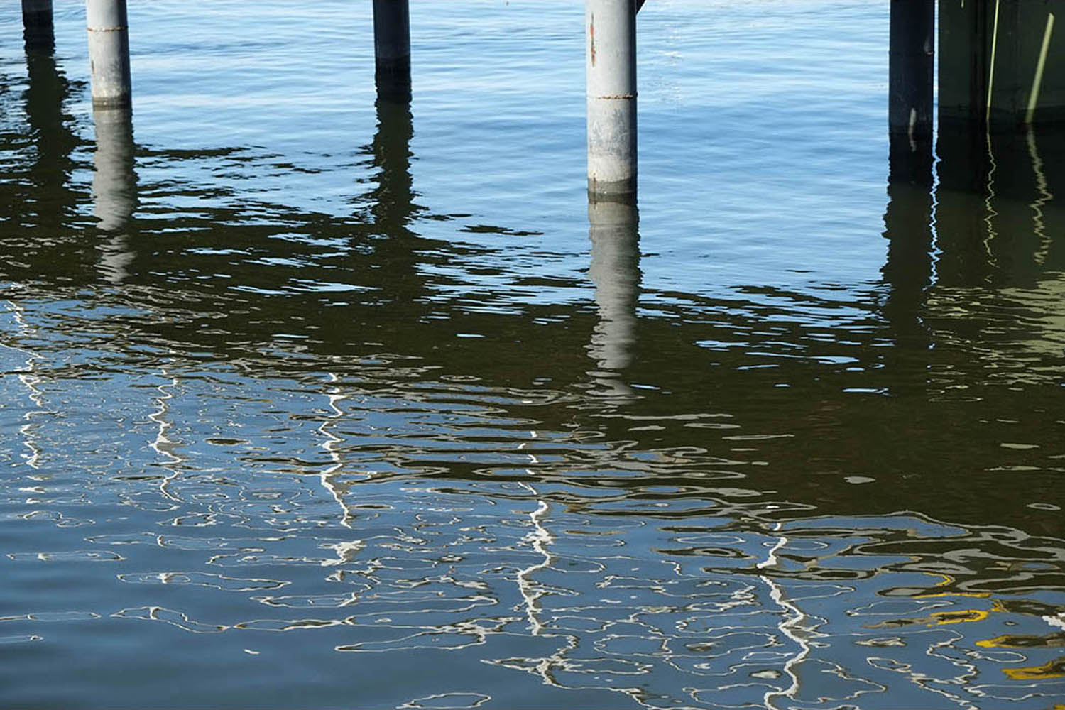Berlin, Havel - Spiegelung eines Landungssteges | © Rainer Friedrich Meyer