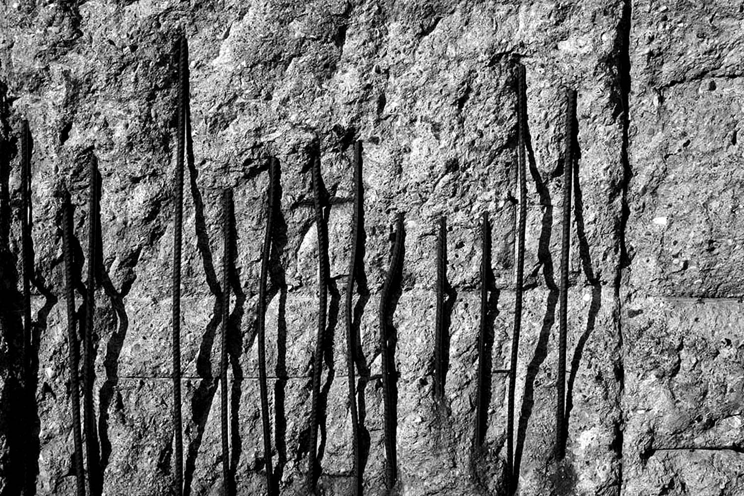 Berliner Mauer, senkrechte Armierungsreste | © Rainer Friedrich Meyer